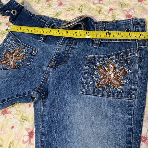 Vintage Angels Jeans With a Flare. Size 9. Pre-owned and in good shape. - Picture 12 of 14
